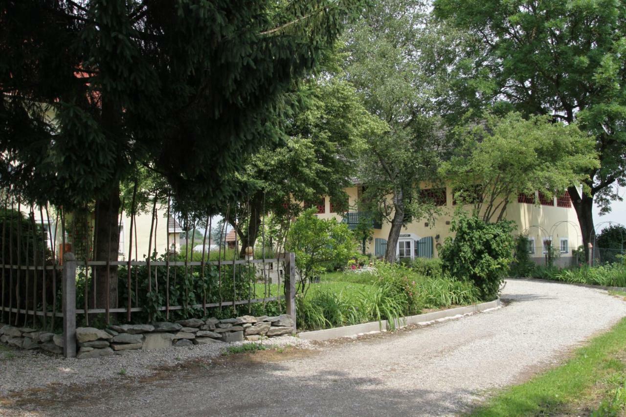 Gutshof Bartl 1 Apartment Klagenfurt am Woerthersee ภายนอก รูปภาพ